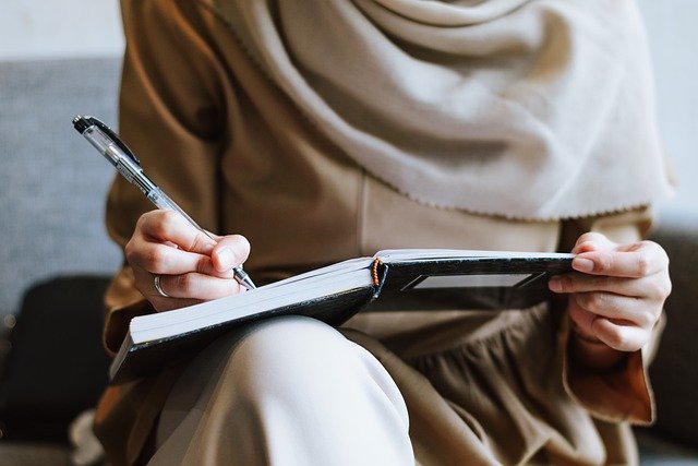 Posture et tenue du crayon : les bases souvent oubliées